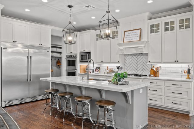 719 W 109th Place S, Jenks, OK 74037