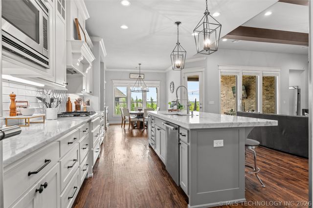 719 W 109th Place S, Jenks, OK 74037