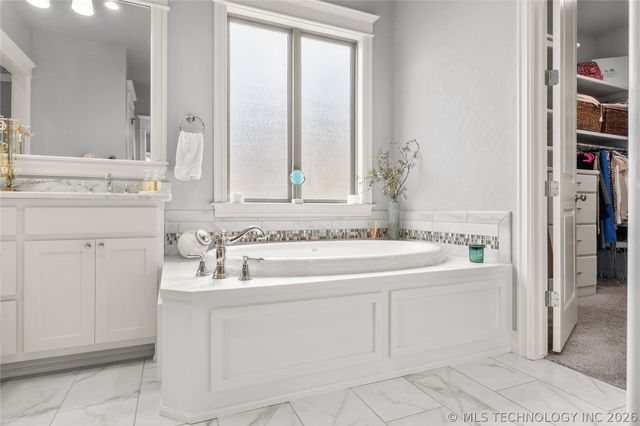 719 W 109th Place S, Jenks, OK 74037