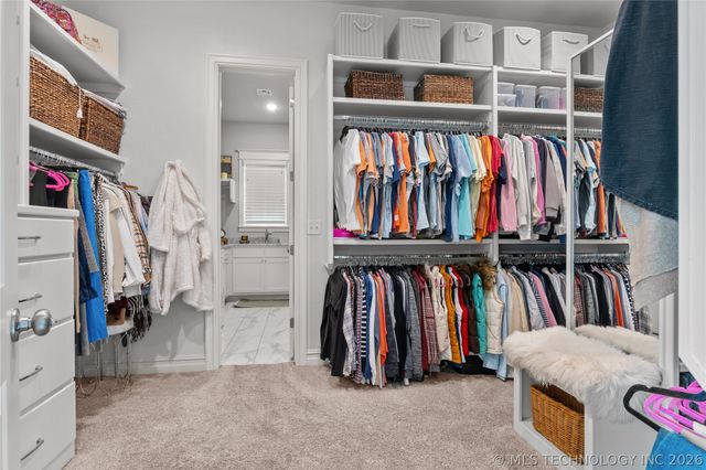 719 W 109th Place S, Jenks, OK 74037