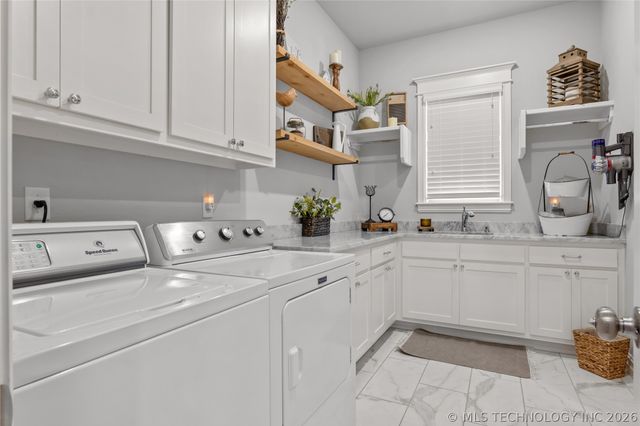 719 W 109th Place S, Jenks, OK 74037