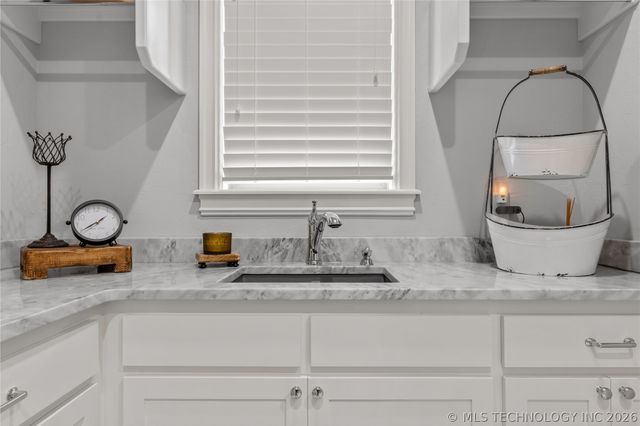 719 W 109th Place S, Jenks, OK 74037