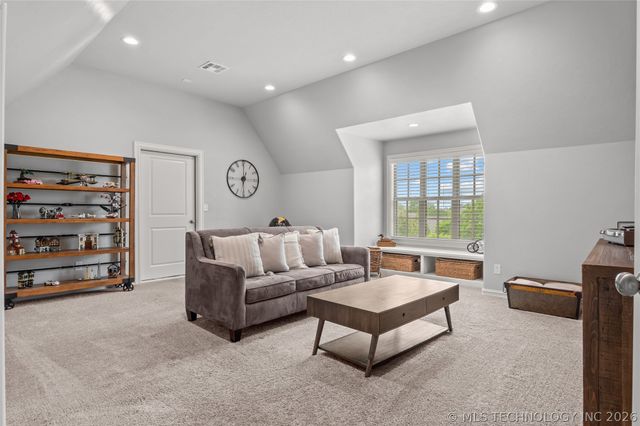 719 W 109th Place S, Jenks, OK 74037