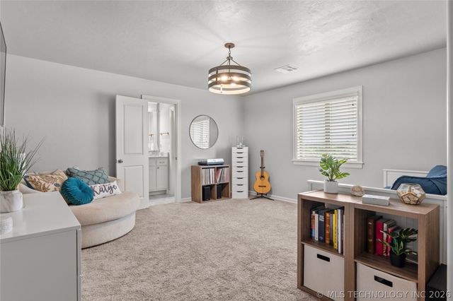 719 W 109th Place S, Jenks, OK 74037