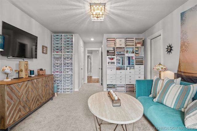 719 W 109th Place S, Jenks, OK 74037