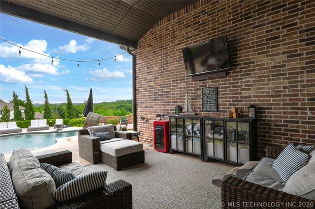719 W 109th Place S, Jenks, OK 74037