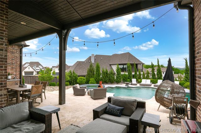 719 W 109th Place S, Jenks, OK 74037
