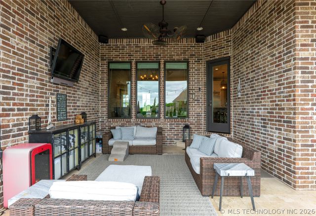 719 W 109th Place S, Jenks, OK 74037