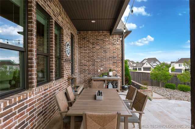 719 W 109th Place S, Jenks, OK 74037