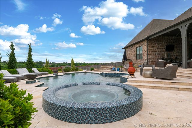 719 W 109th Place S, Jenks, OK 74037
