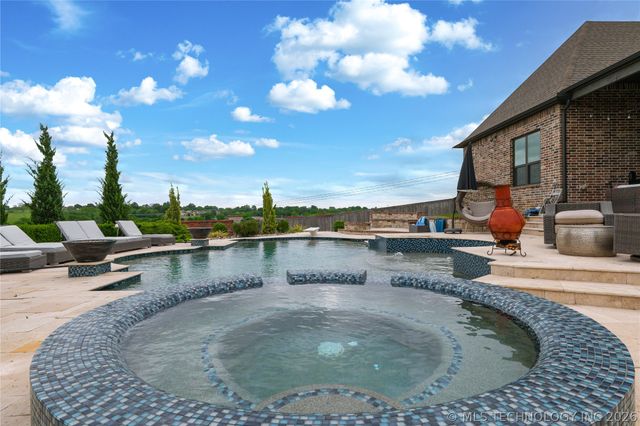719 W 109th Place S, Jenks, OK 74037