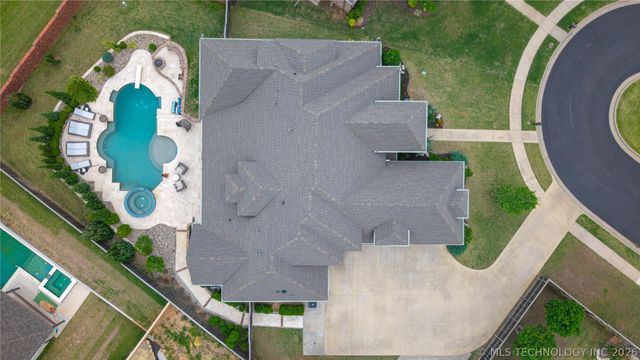 719 W 109th Place S, Jenks, OK 74037