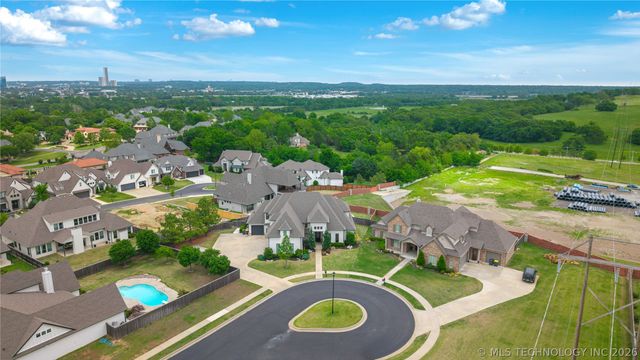 719 W 109th Place S, Jenks, OK 74037