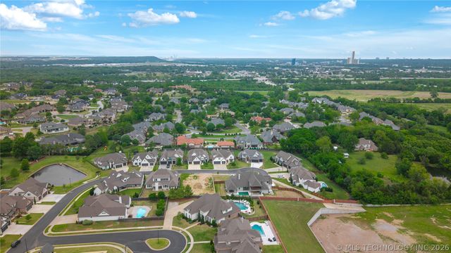 719 W 109th Place S, Jenks, OK 74037