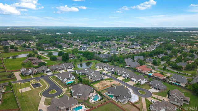 719 W 109th Place S, Jenks, OK 74037