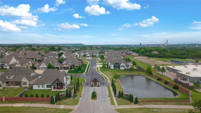 719 W 109th Place S, Jenks, OK 74037