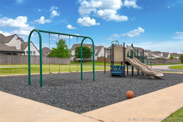 719 W 109th Place S, Jenks, OK 74037