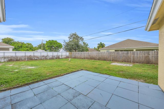 729 SW Sardinia Avenue, Port St Lucie, FL 34953