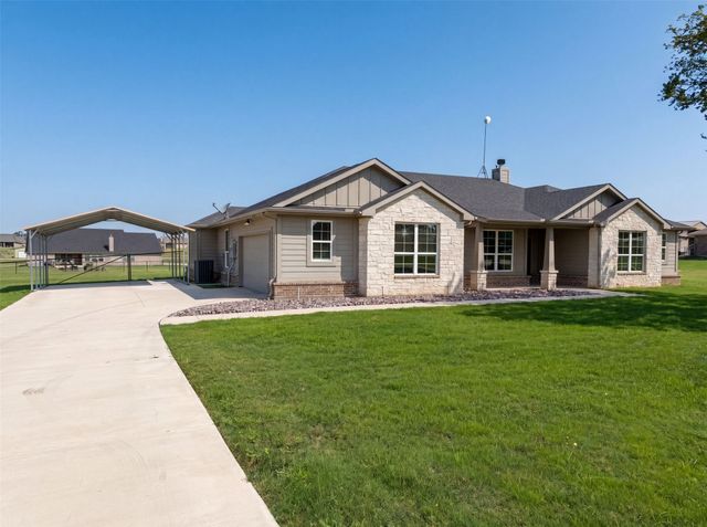 211 Spring Creek Circle, Paradise, TX 76073