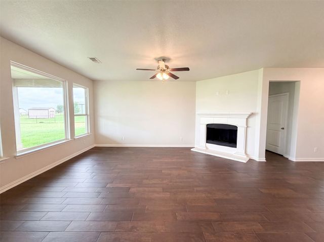 211 Spring Creek Circle, Paradise, TX 76073