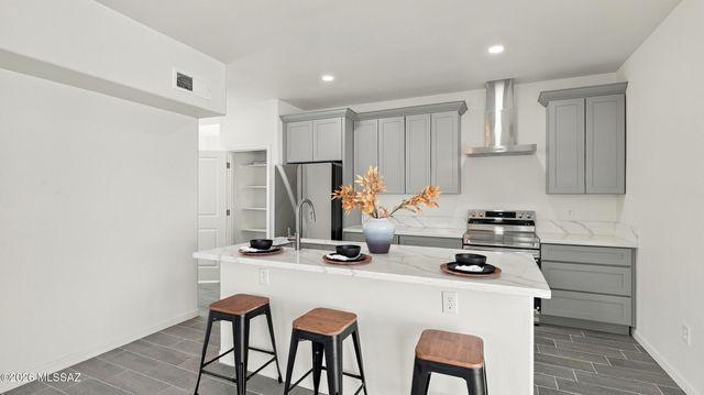 120 E Yavapai Road, Tucson, AZ 85705
