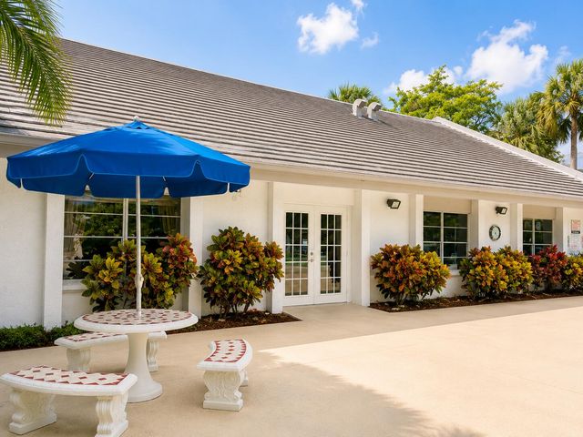 711 N Pine Island Road 204, Plantation, FL 33324
