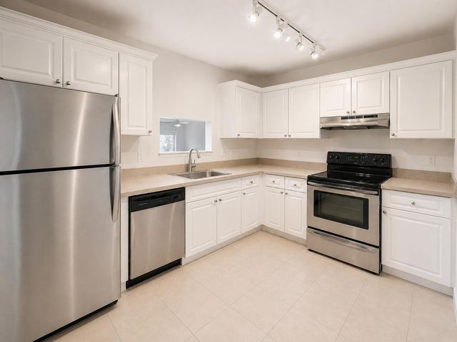 711 N Pine Island Road 204, Plantation, FL 33324