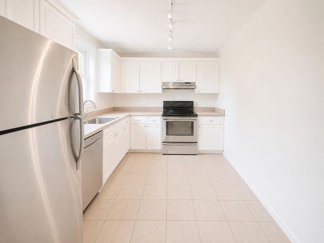 711 N Pine Island Road 204, Plantation, FL 33324