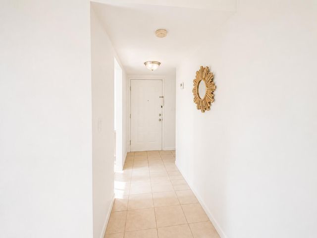 711 N Pine Island Road 204, Plantation, FL 33324