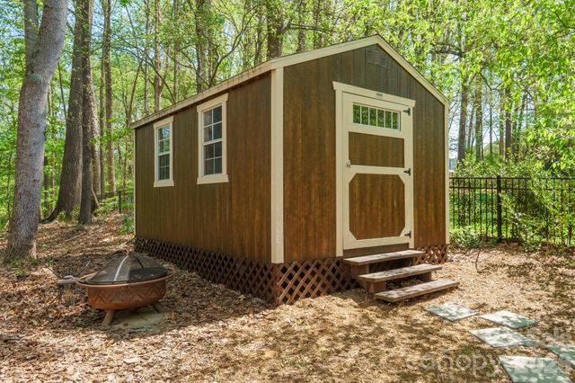 152 Fernbrook Drive, Mooresville, NC 28117