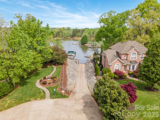 152 Fernbrook Drive, Mooresville, NC 28117