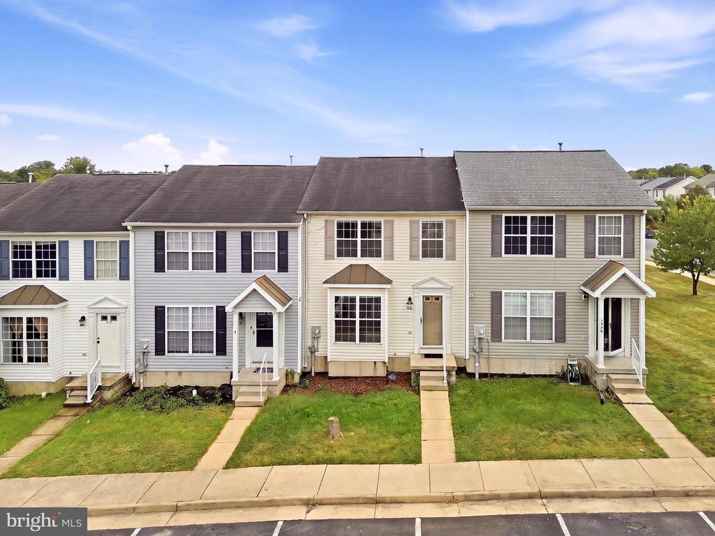 323 COPPERFIELD LN, Winchester, VA 22602