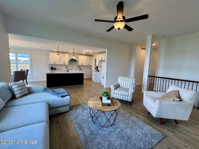 9838 Featherwood Lane, Sylvania, OH 43560