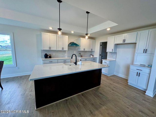 9838 Featherwood Lane, Sylvania, OH 43560