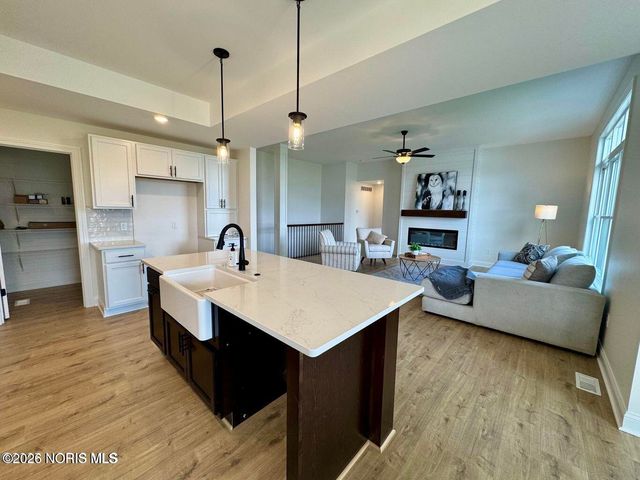 9838 Featherwood Lane, Sylvania, OH 43560