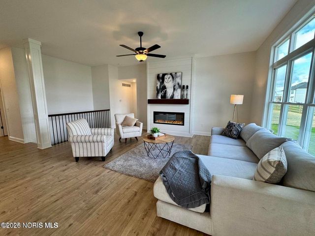 9838 Featherwood Lane, Sylvania, OH 43560