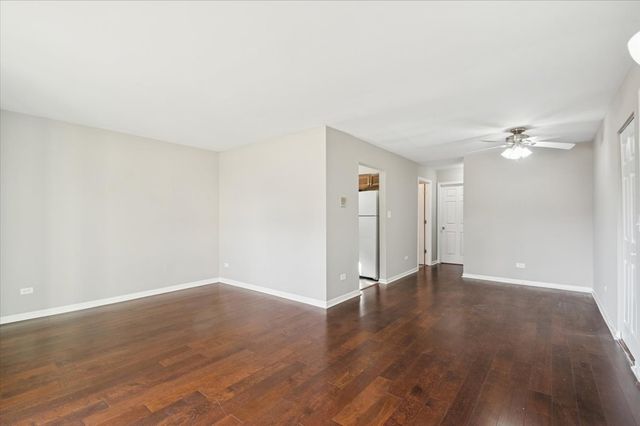 266 12th Street 3A, Wheeling, IL 60090