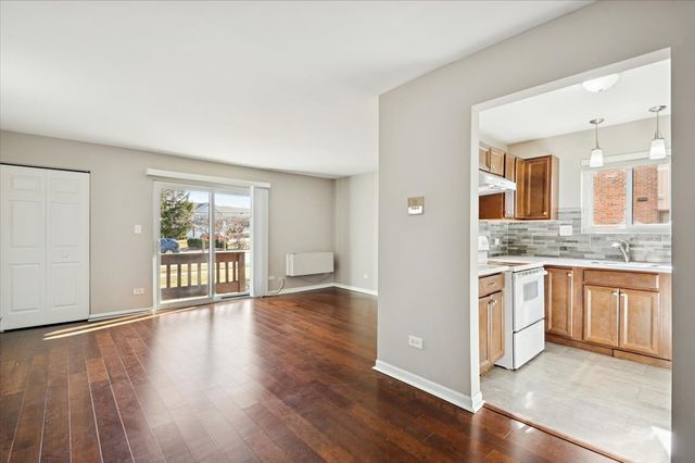 266 12th Street 3A, Wheeling, IL 60090