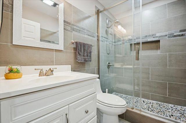 266 12th Street 3A, Wheeling, IL 60090