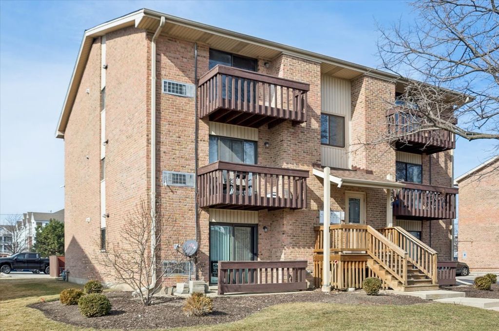 266 12th Street 3A, Wheeling, IL 60090