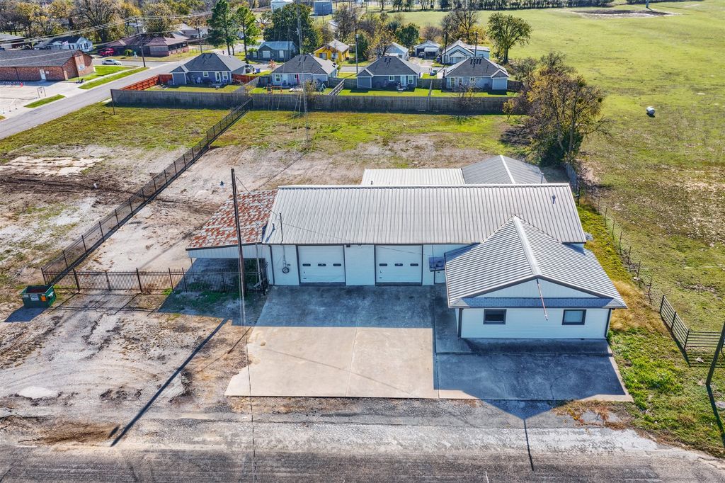 600 W Main Street, Whitesboro, TX 76273