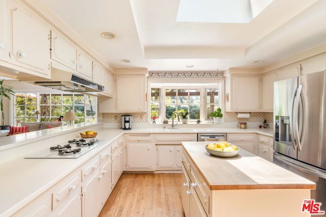 9778 Blantyre Drive, Los Angeles, CA 90210