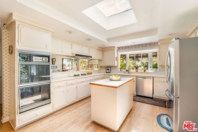 9778 Blantyre Drive, Los Angeles, CA 90210