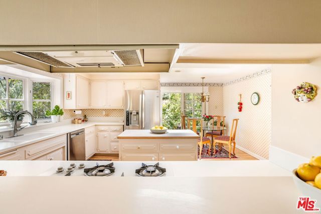 9778 Blantyre Drive, Los Angeles, CA 90210