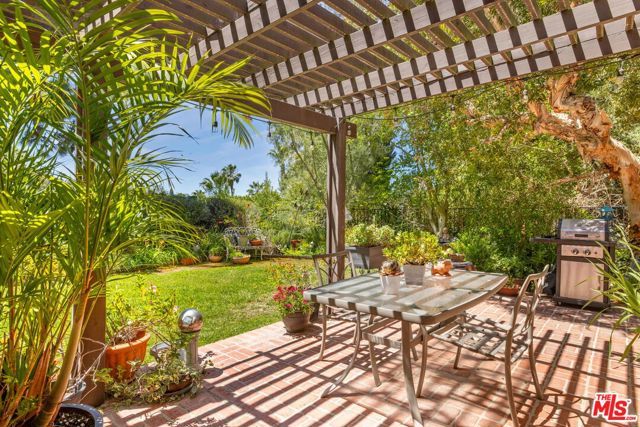 9778 Blantyre Drive, Los Angeles, CA 90210