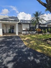 343 Fairway Cir 63, Weston, FL 33326