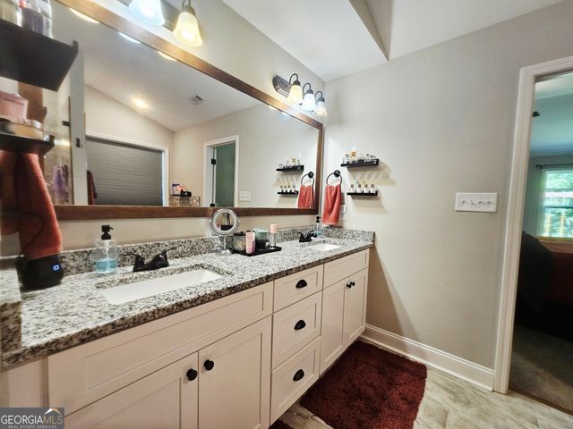 42 J D Walton Road, Newnan, GA 30263