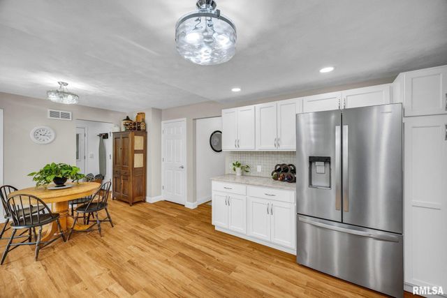 804 W South Forest Trail, Peoria, IL 61615