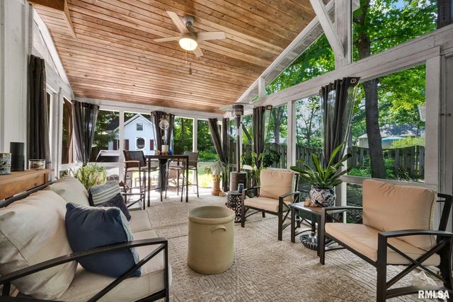 804 W South Forest Trail, Peoria, IL 61615