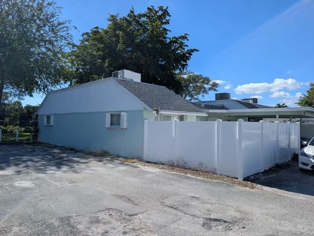 9322 SW 5th St A, Boca Raton, FL 33428